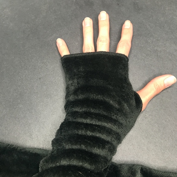 Long Black Fleece Gloves Winter Fuzzy Hand Warmers Fur Gloves Warm Arm Sleeves - Picture 4 of 5